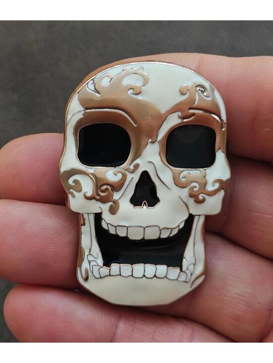 Busch Gardens Jewelry - 2023 Busch Gardens Howl-O-Scream Skull Enamel Pin
